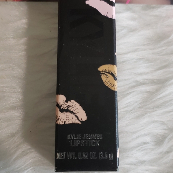 BUNDLE KYLIE JENNER SIPPING PRETTY PALETTE AND NOVA LIPSTICK - Picture 11 of 12